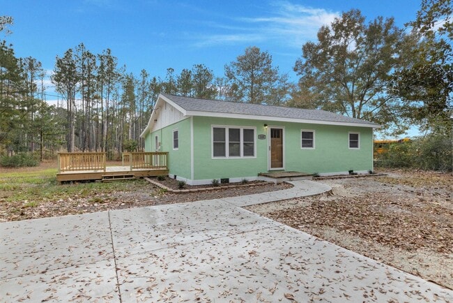 Building Photo - Renovated House on Corner Lot!