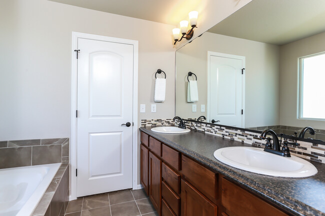 Master (Large Bedroom) Bathroom - 3453 Curlew Dr