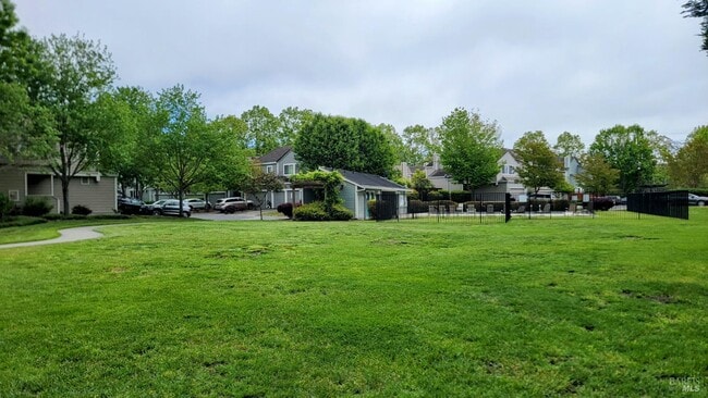 Building Photo - 1734 Zinfandel Dr