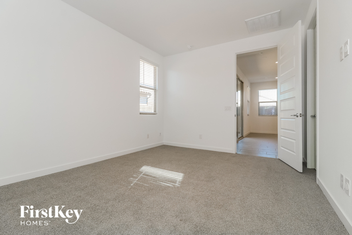 Building Photo - 5848 N 89th Dr