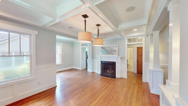 Building Photo - 2320 Chesterfield Ave