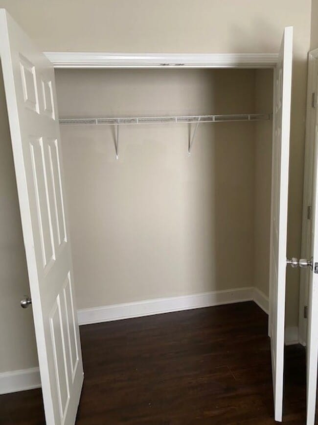 Building Photo - 405 Meador Dr