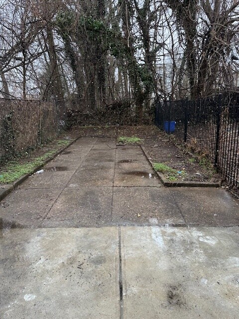 Building Photo - 217 E Bringhurst St