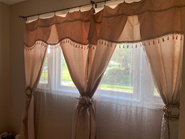 Building Photo - 270 N 1st Ave