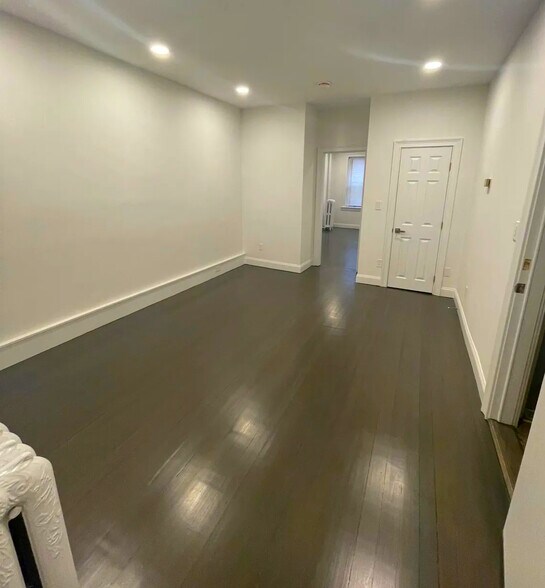 Building Photo - 16 Temple St