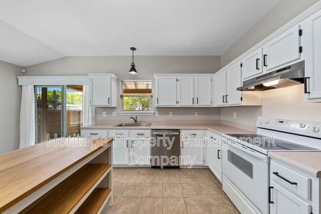 Building Photo - 659 Coral Harbor