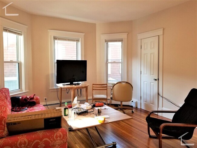 Building Photo - Gem, XL Apt in Packards Corner with SERIOUS Renovation!   Near Boston University, Perfect for Stu...