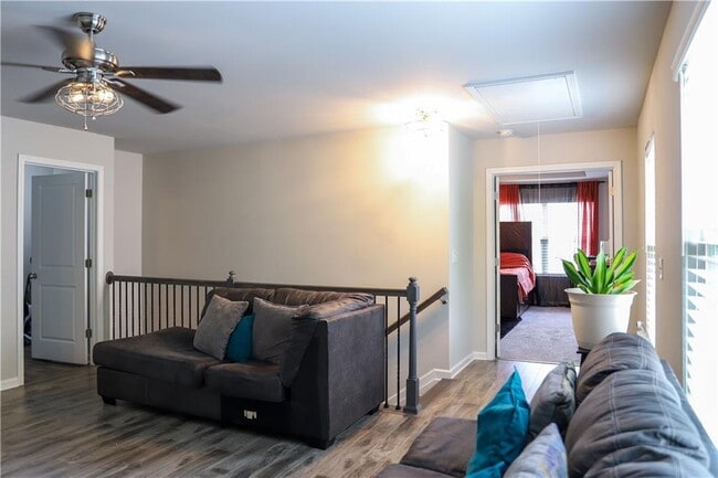 Building Photo - 402 Mulberry Row