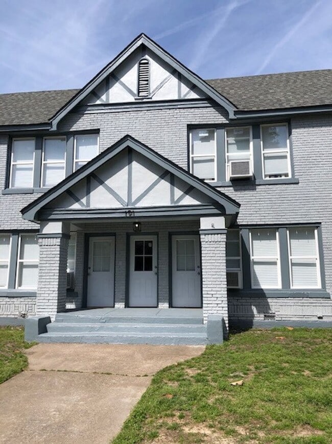 Building Photo - The Gables at Auburndale!