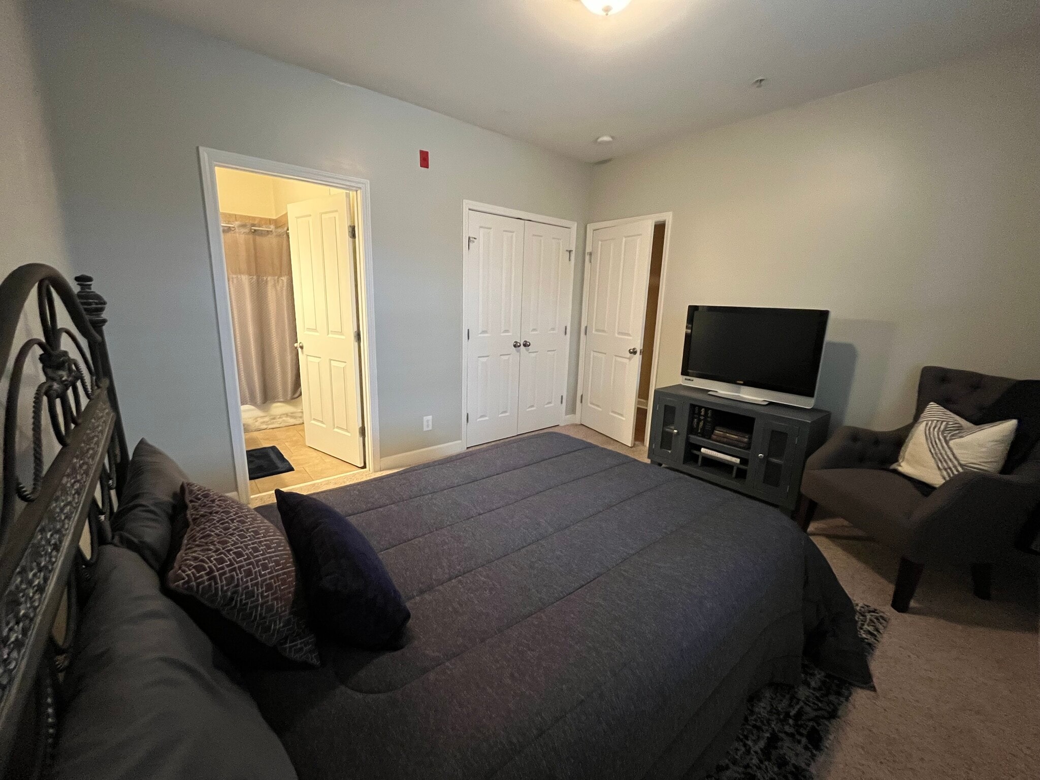 Building Photo - 2310 Elliott Ave