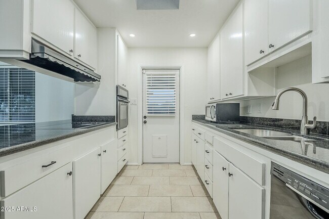 Building Photo - 125 E Papago Dr