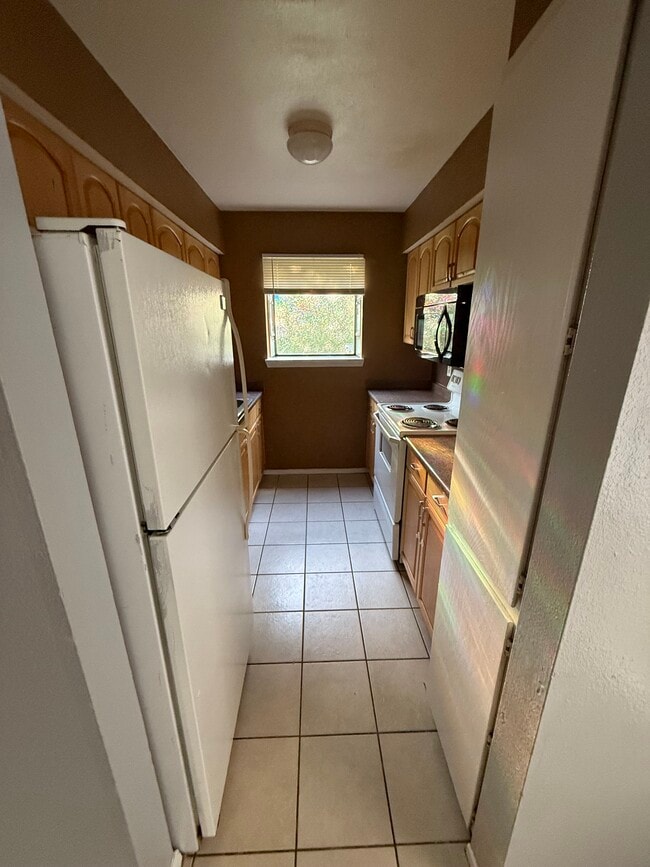 Building Photo - 2009 West Loop