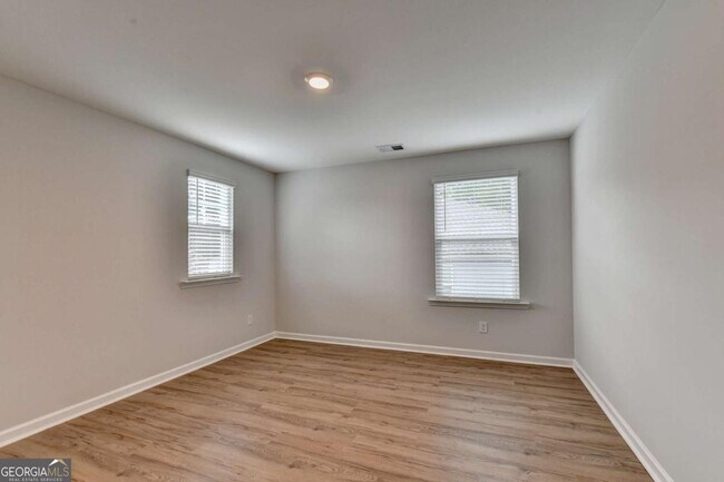 Building Photo - 175 Grey Falcon Ave