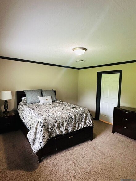 Building Photo - 36363 Big Oak Dr