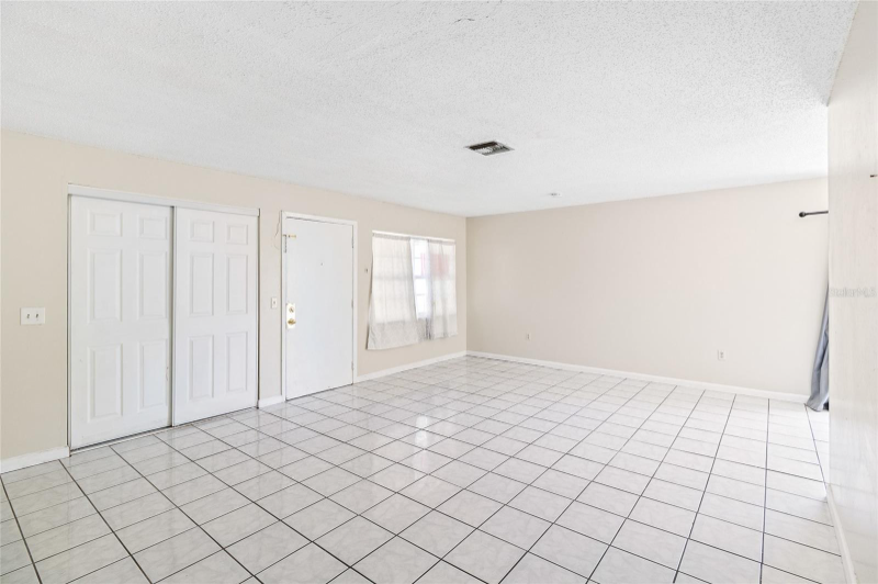 Building Photo - 10419 Kidron Ave