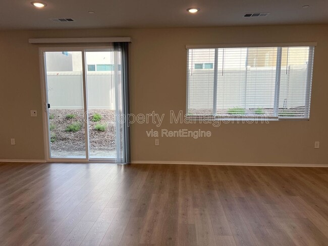 Building Photo - 2084 Mandarin Ln