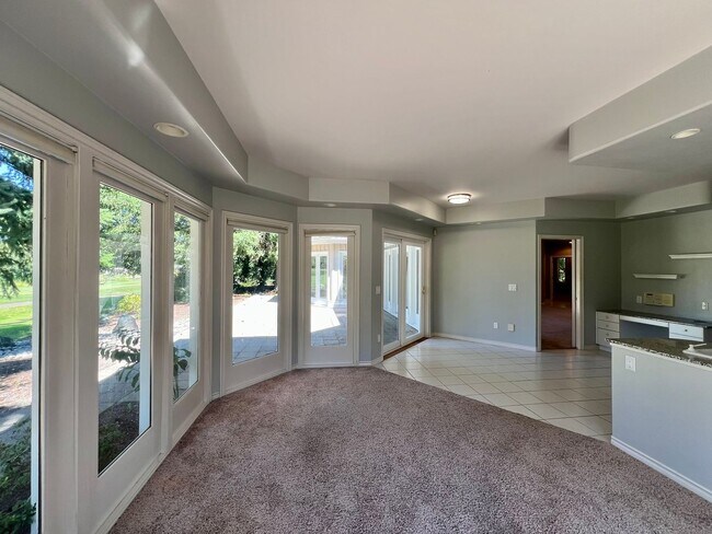 Building Photo - Beautiful 3-Bed 3-Bath home on Semiahmoo G...