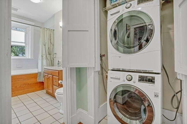 Building Photo - 8 Radcliffe Rd