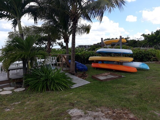 Building Photo - 22 S Loafing St