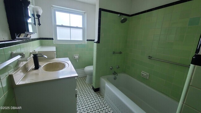 Building Photo - 500 S Beach St