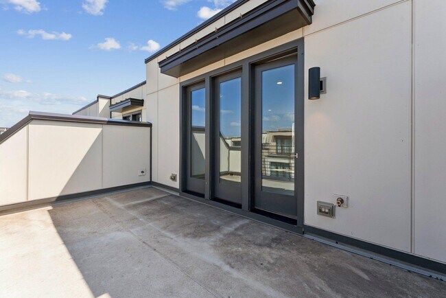 Building Photo - 4689 Charger Pl