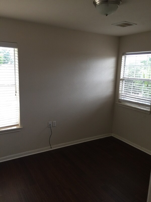 Building Photo - 8129 Lalew Cove