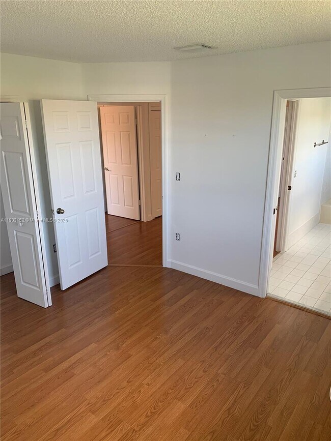 Building Photo - 985 NW 132nd Ct