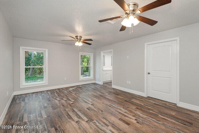 Building Photo - 308 Jennifer Dr