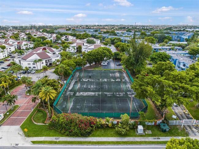 Building Photo - 9407 Fontainebleau Blvd