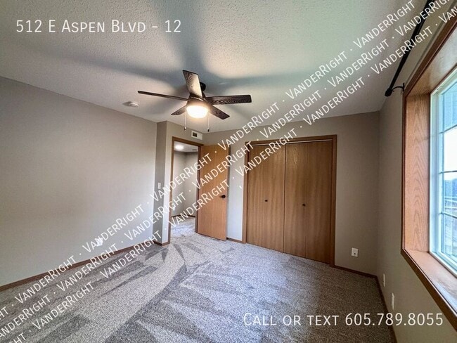 Building Photo - 512 E Aspen Blvd