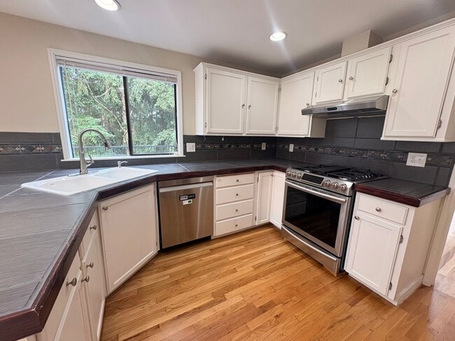 Building Photo - Bright and Spacious Newcastle Home -Open House Saturday the 27th 4:00-5:00