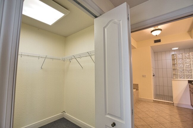 Building Photo - Annual Unfurnished 2 Bedroom 2 Bathroom with a Flex Room in The Waterfront on Venice Island!