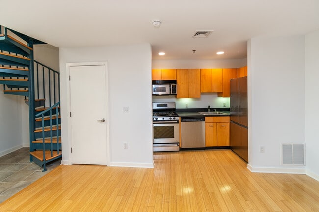 Building Photo - 36 Moore St