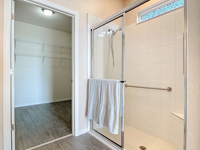 Building Photo - Beautiful Oak Leaf Preserve 3 Bedroom 2 Bathroom Smart Home