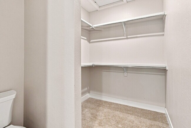 Building Photo - $3,740.95 - 4 bed, 3.5 bath Updated Townhome in Englewood!