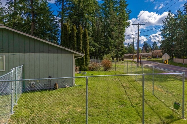 Building Photo - 521 159th St E