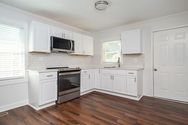 Building Photo - 2 Bed, 1 Bath Home in Downtown Greenville Available