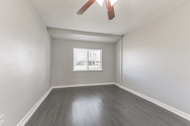 Building Photo - 510 S Utah St