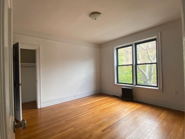 Living Room - 3353 82nd St