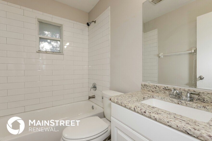 Building Photo - 3216 Big Valley Dr