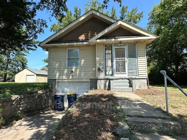 Building Photo - 3708 E 72nd St