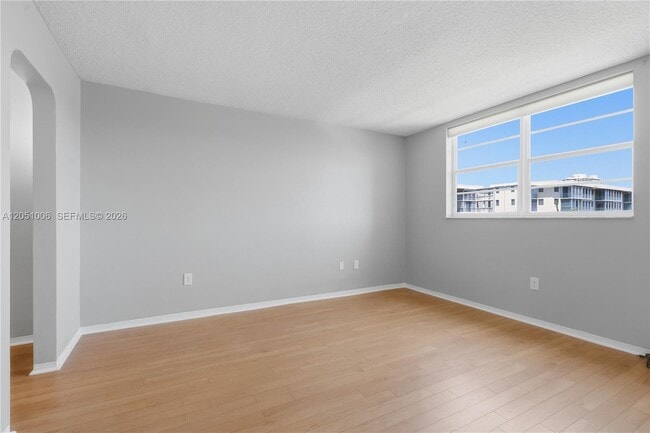 Building Photo - 2851 Leonard Dr