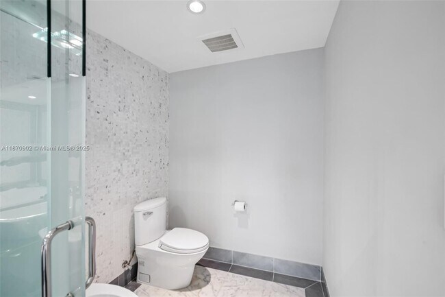 Building Photo - 200 Biscayne Blvd Way