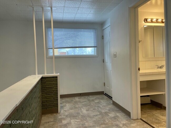 Building Photo - 237 Denali St