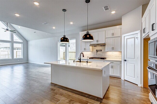 Building Photo - Timber Brook Drive, Sienna, TX 77459 - 3 BR 2 BA single-family home