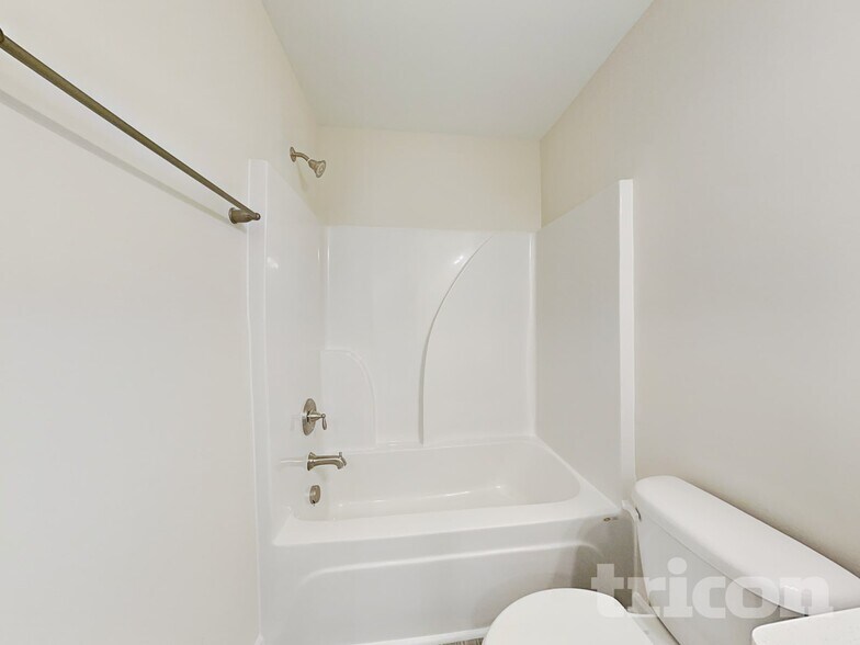 Building Photo - 116 Greenhouse St