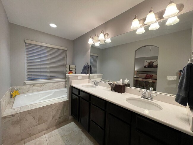 Building Photo - Harmonious Blend of Style, Comfort, and Fu...