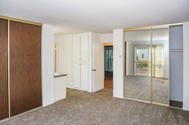 Building Photo - STUNNING 3BD/2.5BA TOWNHOUSE - BONITA VIEW...