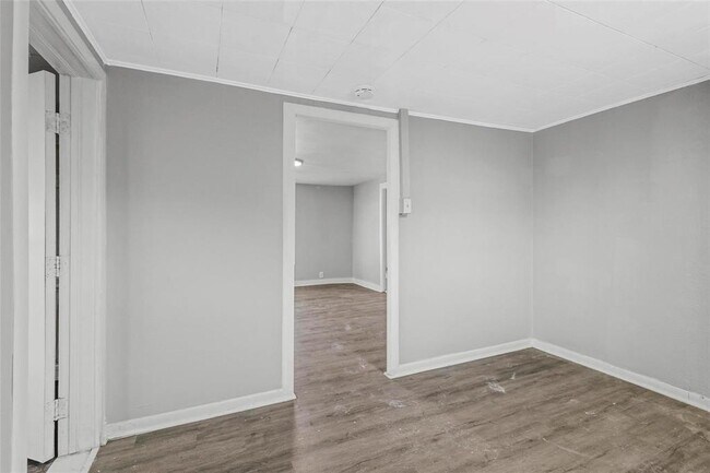 Building Photo - 920 Dubois St