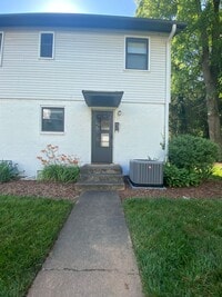 Building Photo - Super Convenient Biltmore Condo, 2 Bedroom...